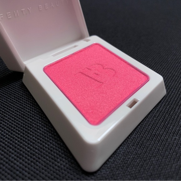 FENTY Fenty Cheeks Suede Powder Blush — Bubblebands — Full Size .14 oz - Picture 3 of 5